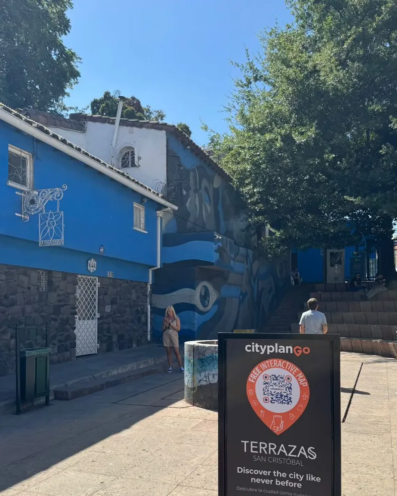 Tótem de Cityplan GO en el acceso a Terrazas San Cristóbal